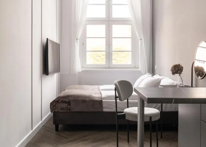 Old House Casino Koszarowa 1 شقة فروتسواف