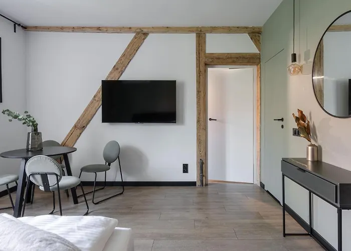 Old House Casino Koszarowa 1 شقة فروتسواف